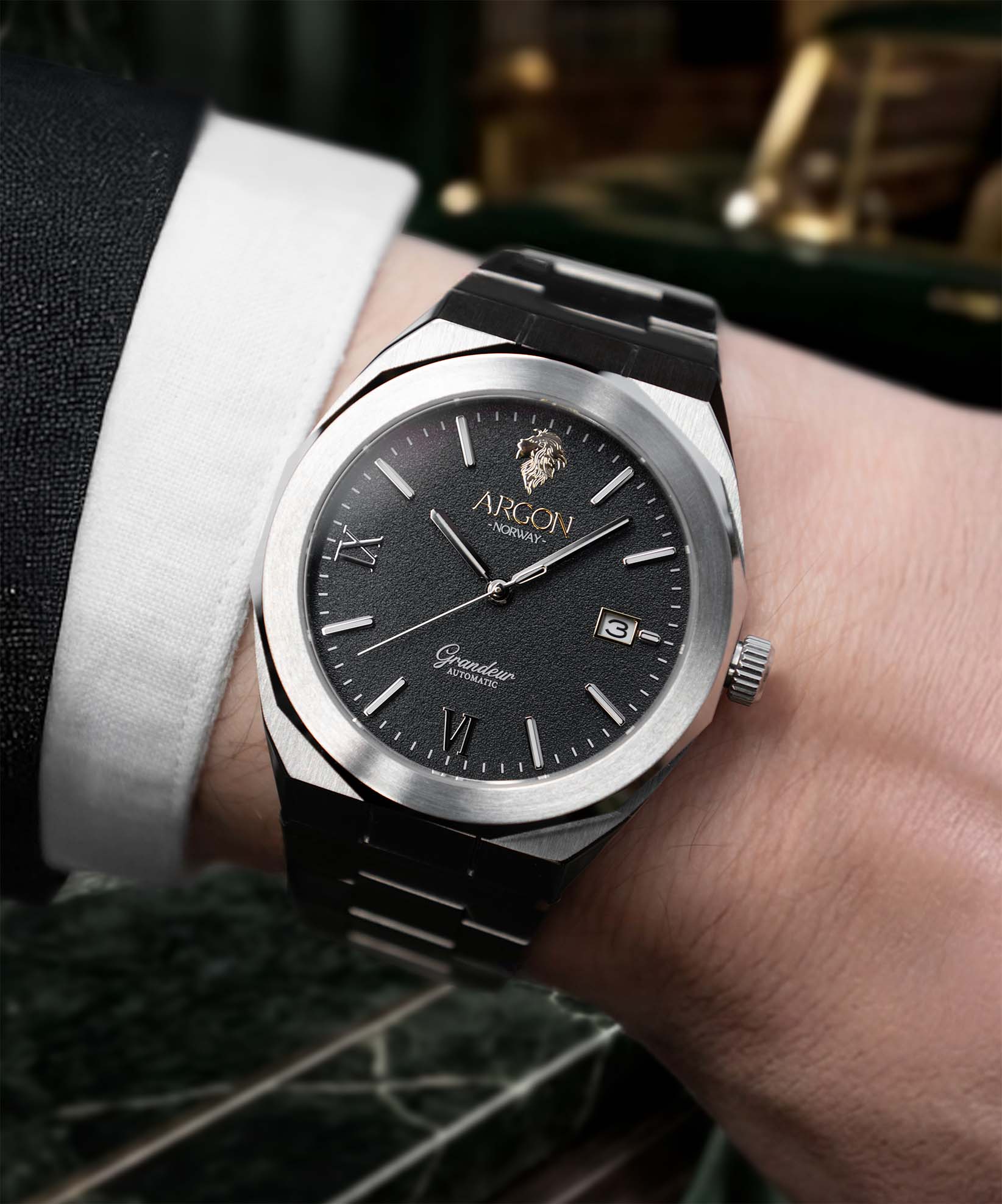 Grandeur Automatic – Grainy Deep Black (1/50)