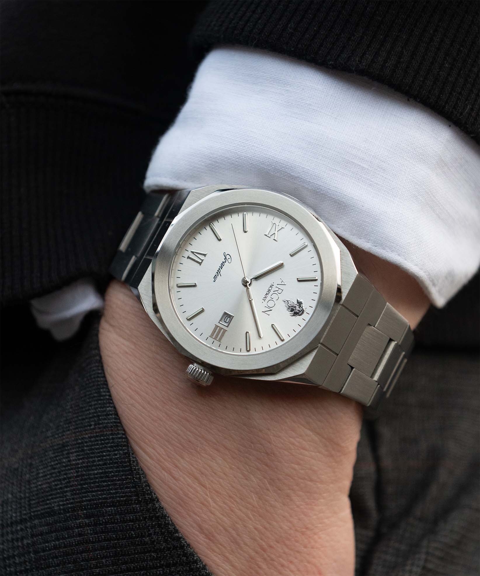 Grandeur - Sunburst Silver